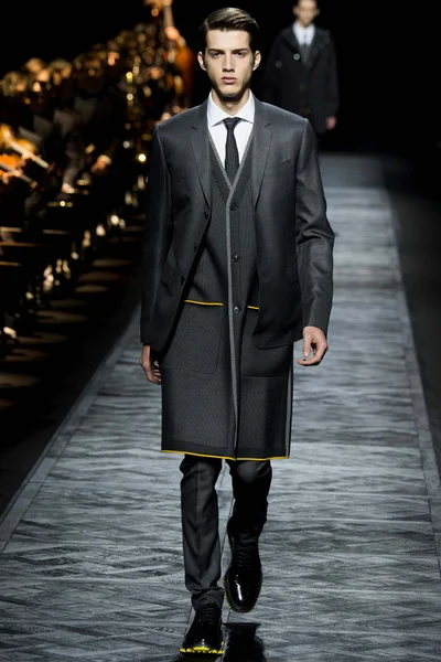 Look 37